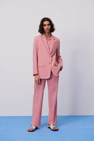 Ροζ φαρδύ κοστούμι με ίσιο παντελόνι