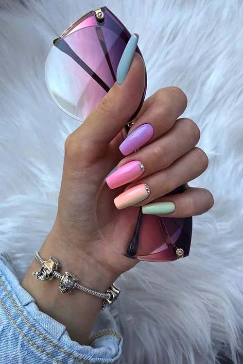 Trendy pastel nails