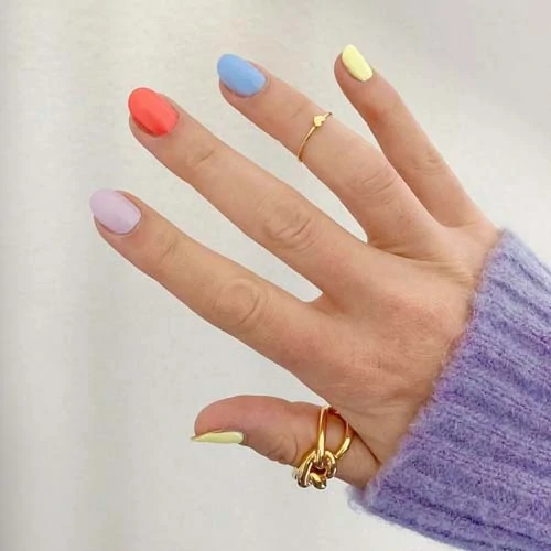 Pastel multicolor nails