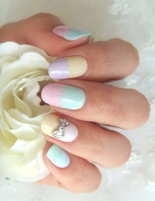 Δίχρωμα pastel nails με φιόγκο