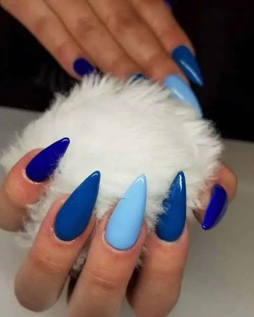 Stiletto nails σε baby blue και σκούρο μπλε απόχρωση