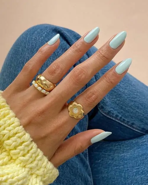 Chic baby blue nails