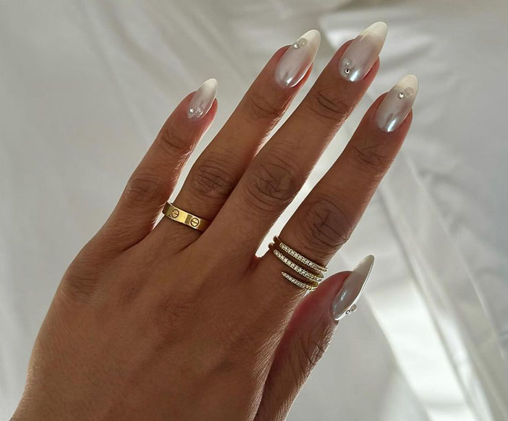 Νύχια Άνοιξη / Καλοκαίρι 2024 - Chrome pearl nails (1)